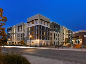 Birkhill Apartments in Murray, UT - Foto de edificio - Building Photo