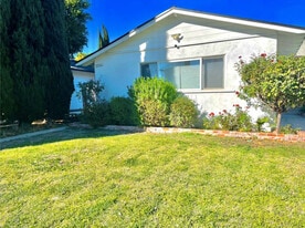 22261 Haynes St in Woodland Hills, CA - Building Photo
