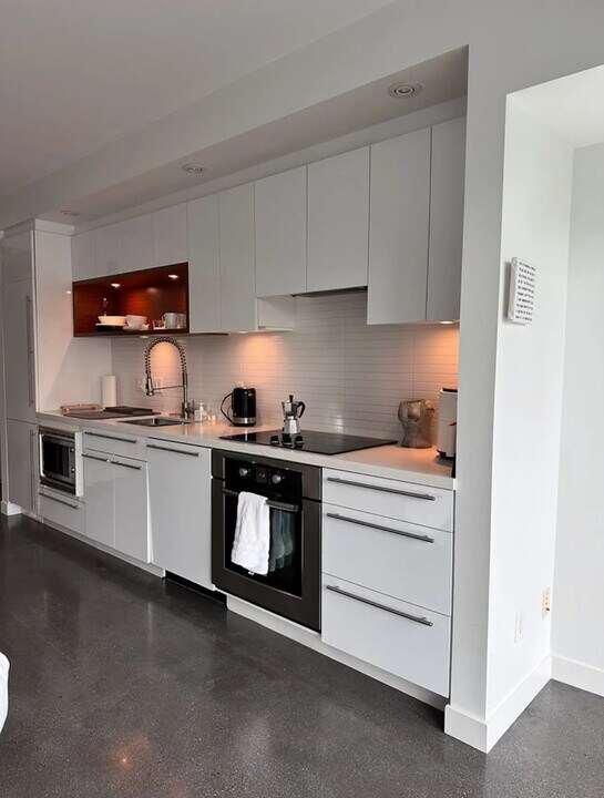 256 E 2nd Ave in Vancouver, BC - Building Photo