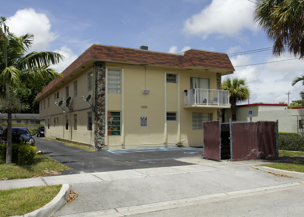 16150 NE 21st Ave in Miami, FL - Building Photo