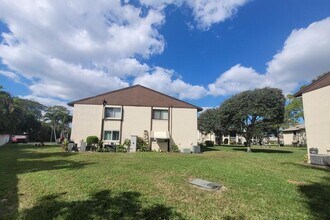 3626 La Mar Ct in Greenacres, FL - Foto de edificio - Building Photo