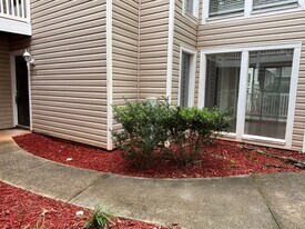 1206 Augusta Dr in Marietta, GA - Building Photo