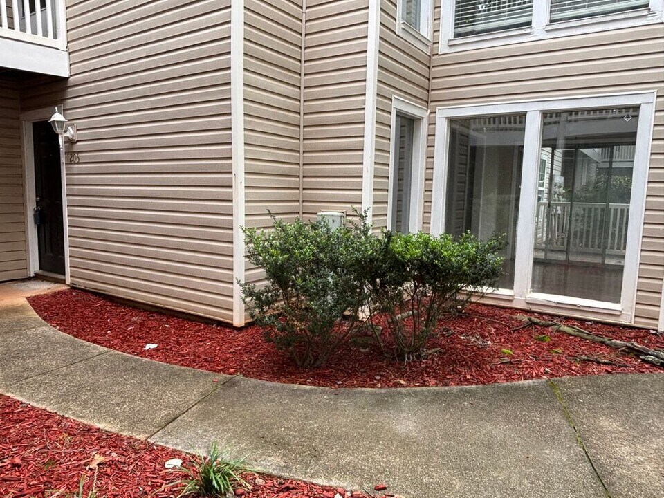 1206 Augusta Dr in Marietta, GA - Building Photo