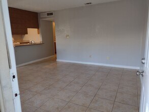220 Floyd Ave, Unit A in Modesto, CA - Building Photo - Building Photo