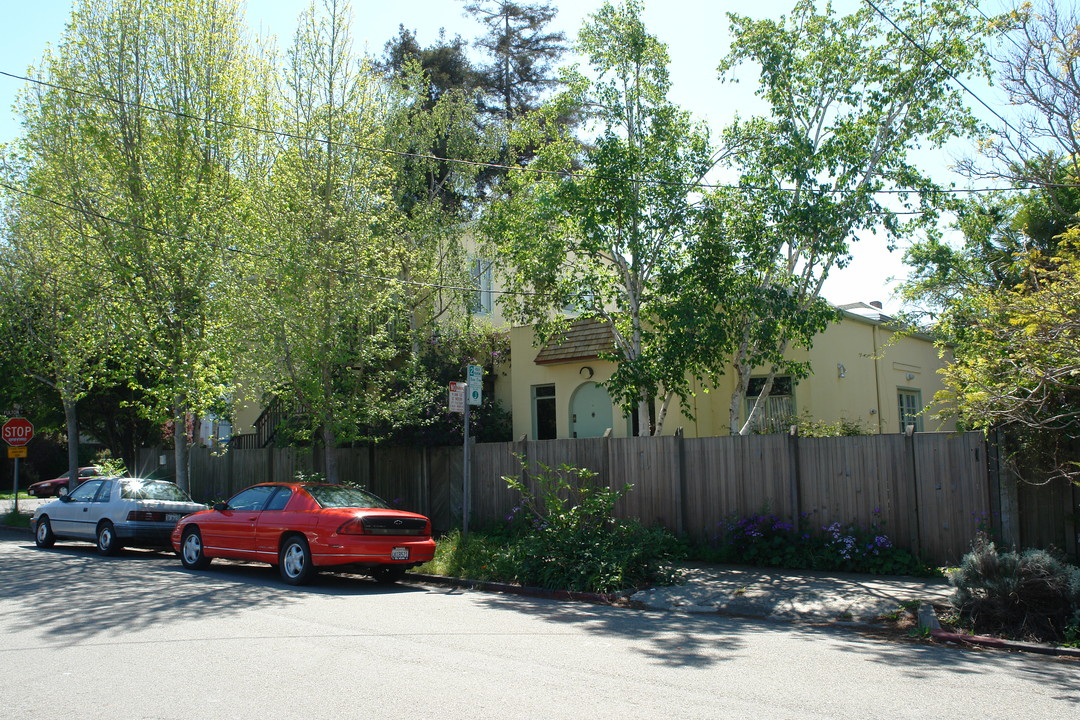 2140 Carleton St in Berkeley, CA - Building Photo