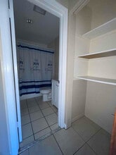 1570 E Breezy Ln in West Palm Beach, FL - Foto de edificio - Building Photo