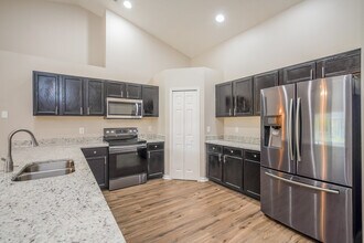 669 Madrid Dr in Kissimmee, FL - Building Photo - Building Photo
