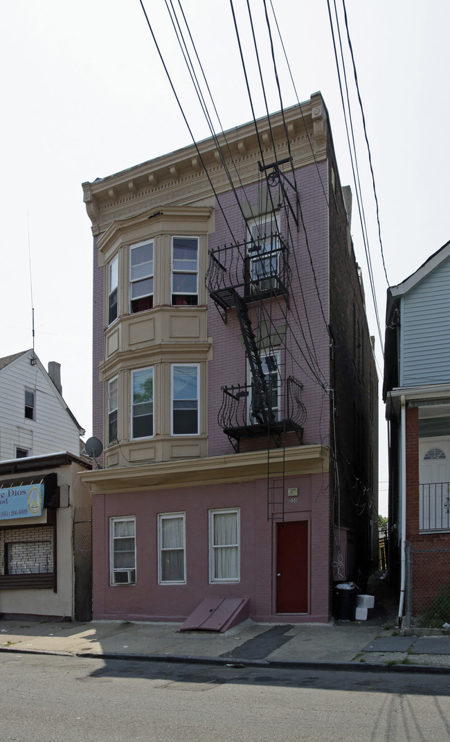 550 E 18th St in Paterson, NJ - Building Photo - Building Photo