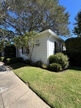 1815 Carmelita Ave in Burlingame, CA - Building Photo - Building Photo