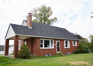 3950 Locust Grove Rd in Columbia, PA - Building Photo - Building Photo