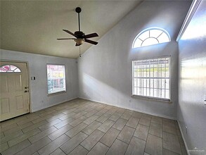 17 West Dr in Edinburg, TX - Building Photo - Building Photo