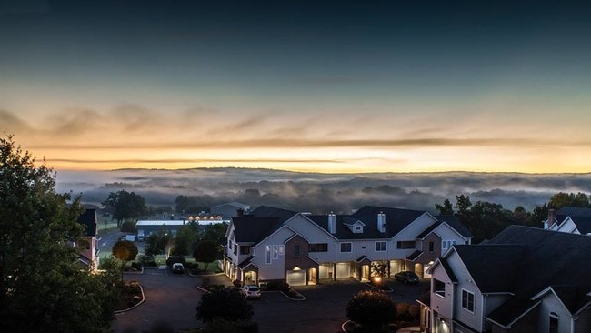 The Mansions at Hockanum Crossing in Vernon Rockville, CT - Foto de edificio - Building Photo