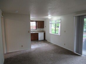 1107 Waller St SE in Salem, OR - Building Photo - Building Photo