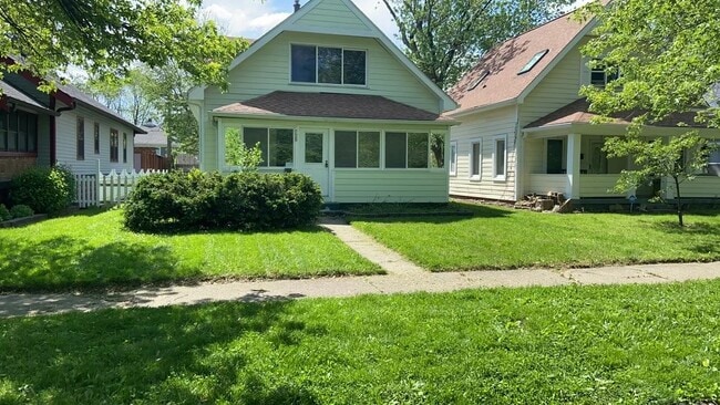 property at 728 E Pleasant Run Parkway North Dr