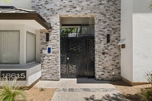 Gateway Tarzana Apartments in Tarzana, CA - Building Photo