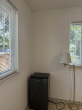 14351 NE 16th Ave, Unit Efficiency in North Miami, FL - Building Photo - Building Photo