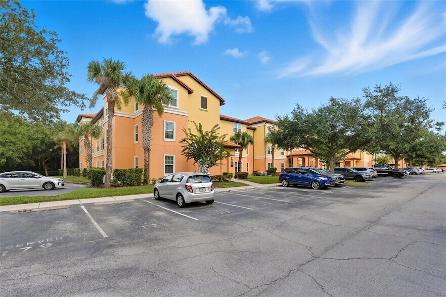 5459 Vineland Rd, Unit 4208 in Orlando, FL - Building Photo
