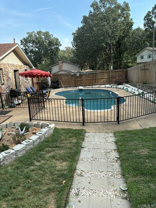 1702 Jennifer Dr in Little Rock, AR - Building Photo