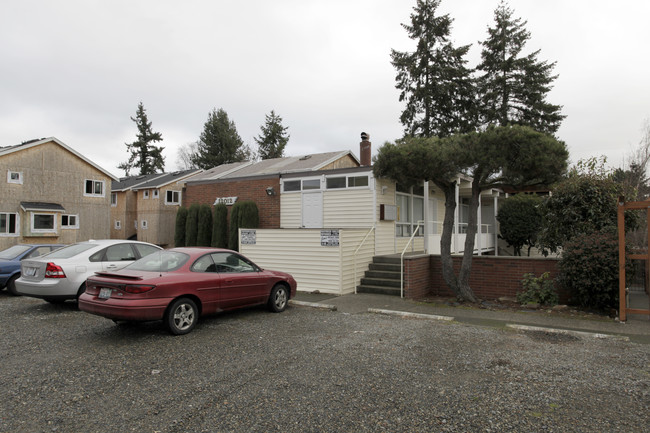 12012 NE 32nd Ave in Seattle, WA - Foto de edificio - Building Photo