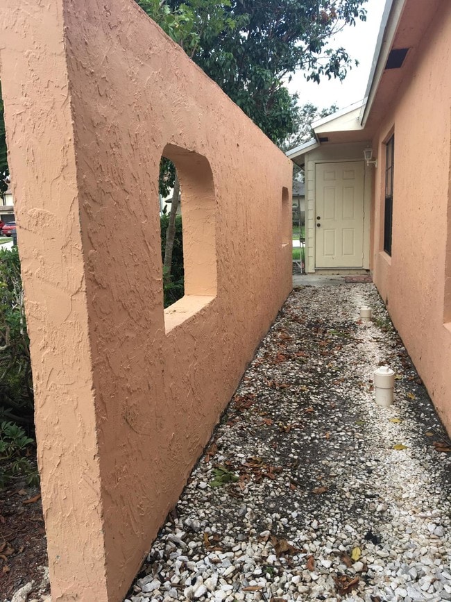 1305 Hempstead St in Wellington, FL - Building Photo - Building Photo