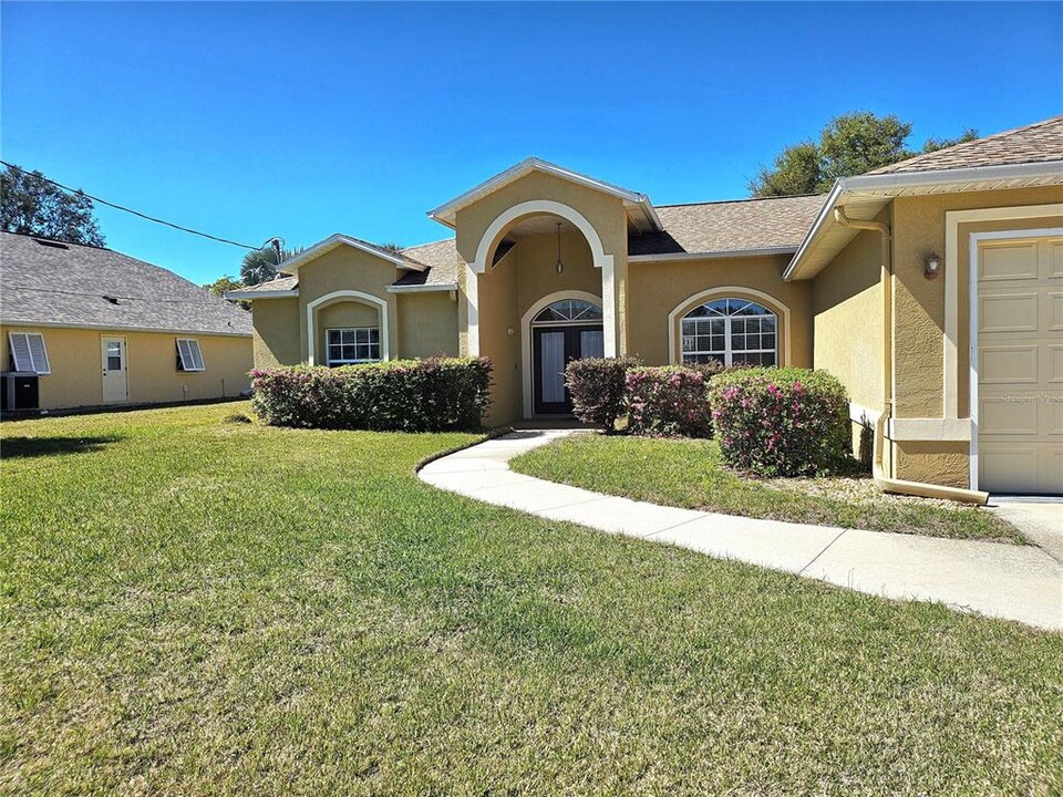 165 Frontier Dr in Palm Coast, FL - Building Photo