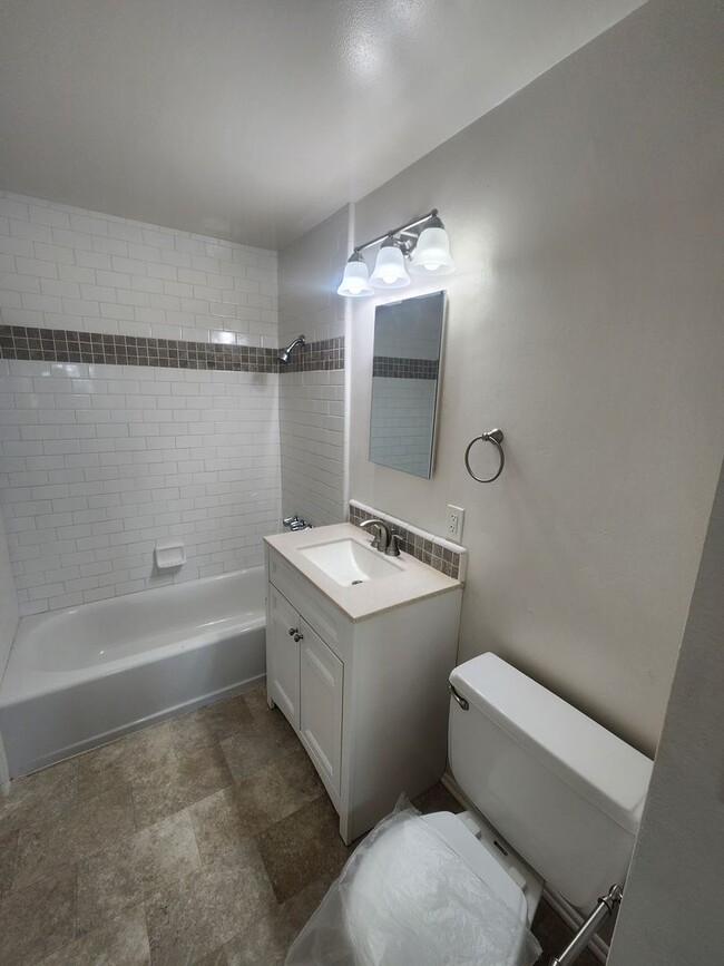 15408 Haas Ave in Gardena, CA - Building Photo - Building Photo