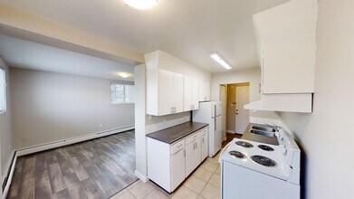 9932-9105 105 Ave in Grande Prairie, AB - Building Photo - Building Photo