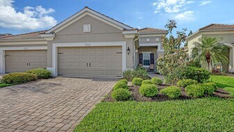 4904 Maymont Park Cir in Bradenton, FL - Building Photo