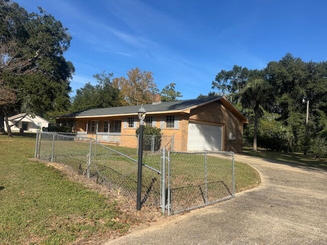 697 Green St in Crestview, FL - Building Photo - Building Photo