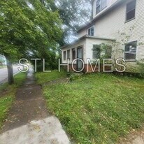 912 Slosson St in Akron, OH - Building Photo