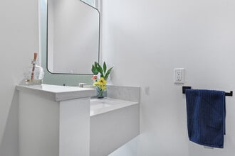 2824 SE 18th Ave in Portland, OR - Building Photo - Building Photo