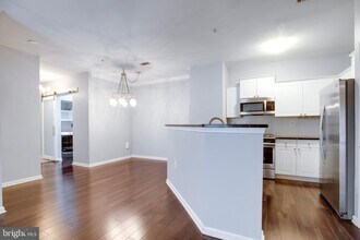 11371 Aristotle Dr in Fairfax, VA - Building Photo - Building Photo