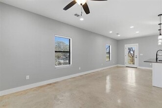 1004 W Hanna St in Denison, TX - Building Photo - Building Photo