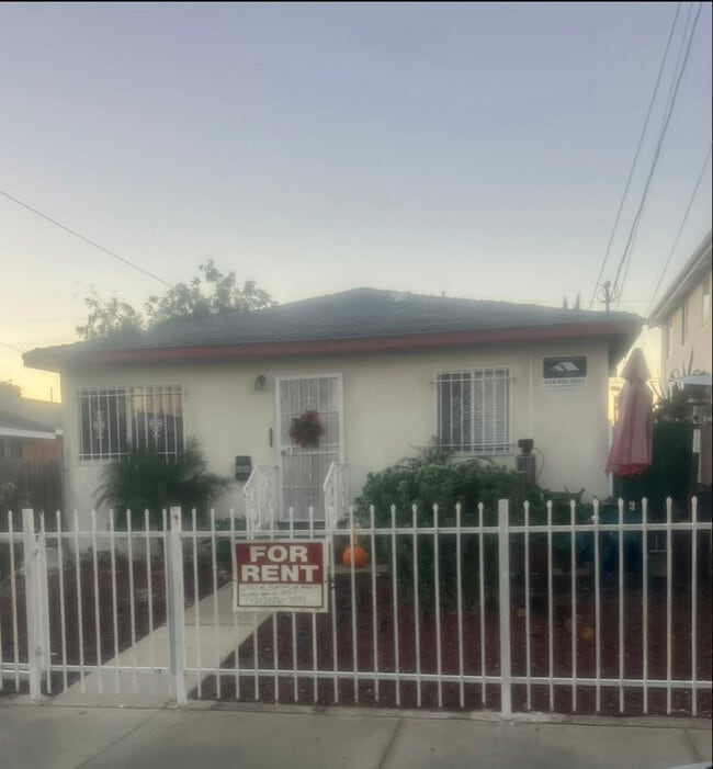 property at 634 W Colden Ave