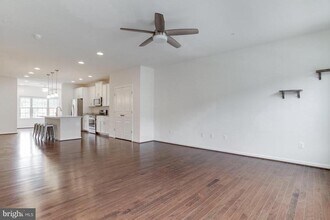7907 Moss Brook Ct in Glen Burnie, MD - Building Photo - Building Photo