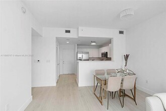 10 Aragon Ave in Coral Gables, FL - Building Photo - Building Photo