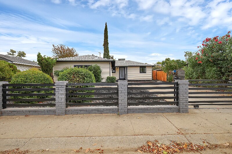 10412 Dolecetto Dr in Rancho Cordova, CA - Foto de edificio