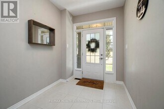 215 Dundas St E in Hamilton, ON - Building Photo - Building Photo