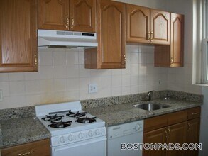 126 Warren St in Boston, MA - Building Photo - Building Photo