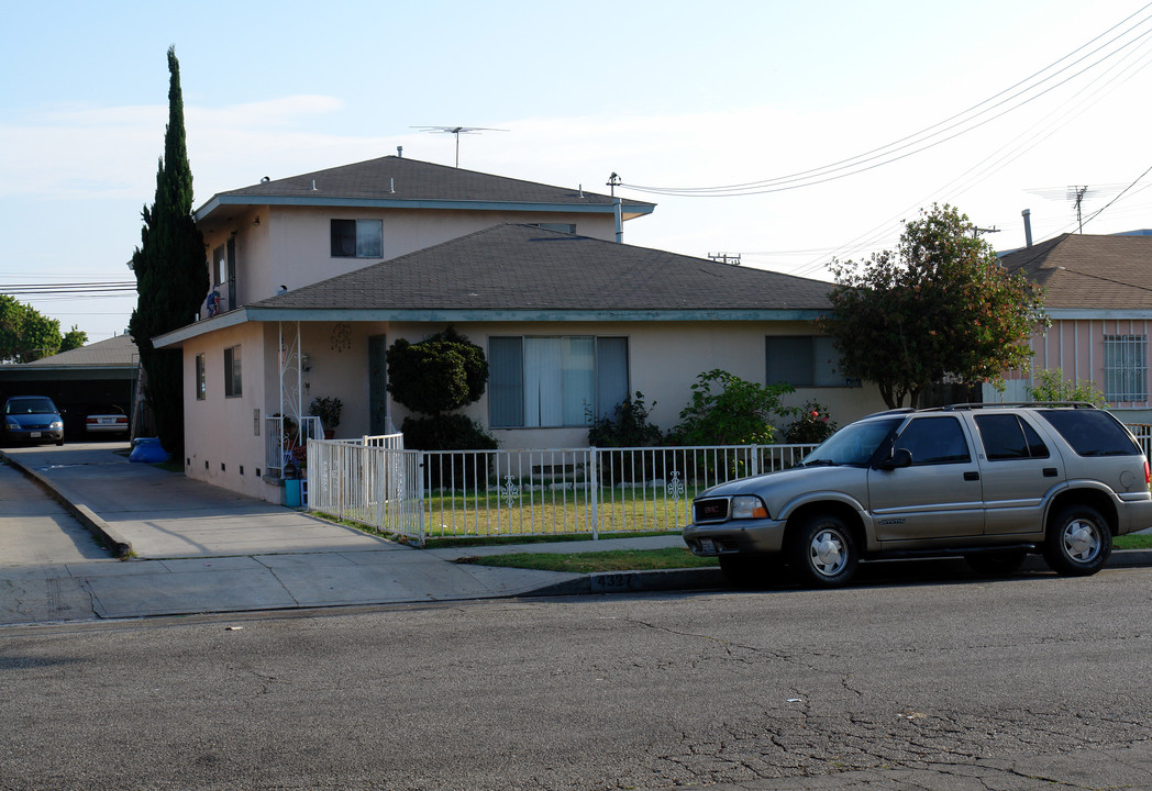 4327 W 142nd St in Hawthorne, CA - Building Photo