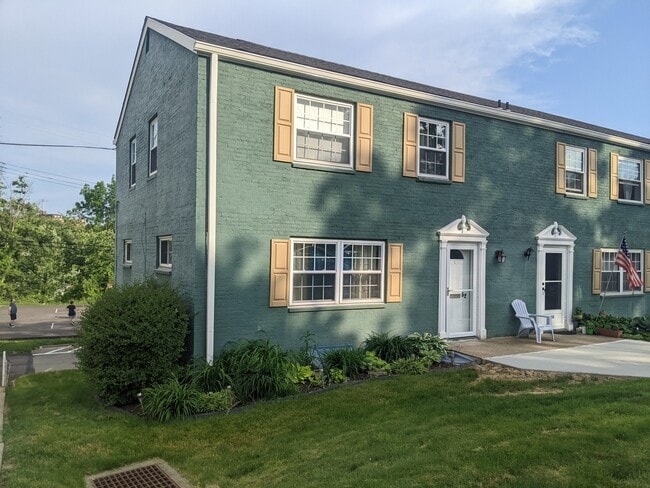52 Chapel Dr in Pittsburgh, PA - Building Photo - Building Photo