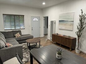 533 E 36th St in Los Angeles, CA - Building Photo