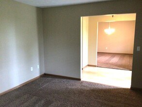 1330 Fairway Ct in Miamisburg, OH - Building Photo - Building Photo