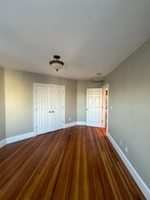 45 Houghton St, Unit 2 in Boston, MA - Foto de edificio - Building Photo