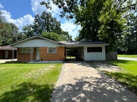 8630 Corlett Dr in Baton Rouge, LA - Building Photo