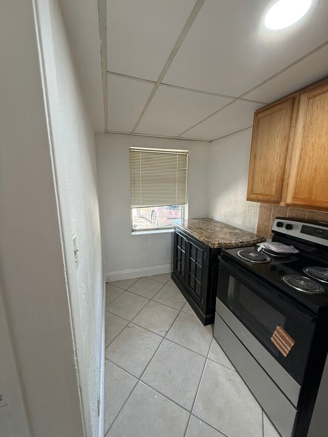 2115 NE 37th St, Unit 1
