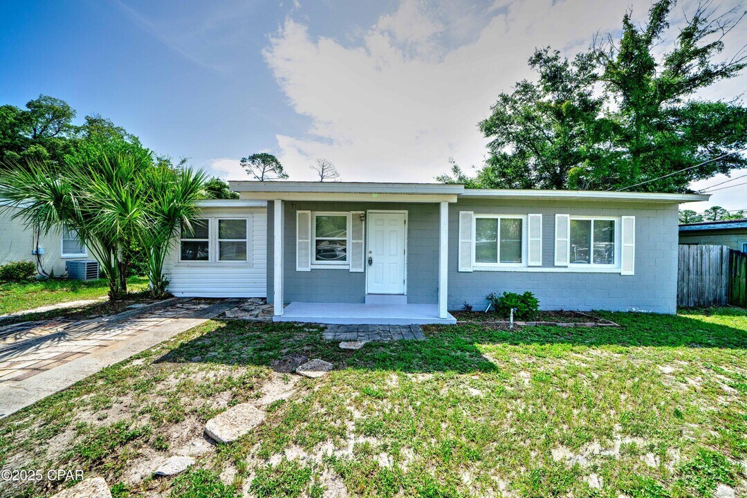 1902 Baltimore Ave in Panama City, FL - Building Photo