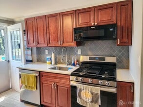 22 Garfield Park in Edison, NJ - Building Photo - Building Photo