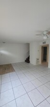 7344 NW 75th St, Unit 205 in Tamarac, FL - Foto de edificio - Building Photo