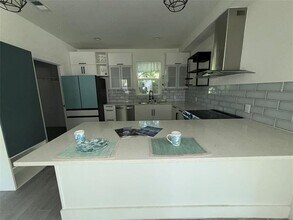 201 E 10th St in Kaufman, TX - Building Photo - Building Photo